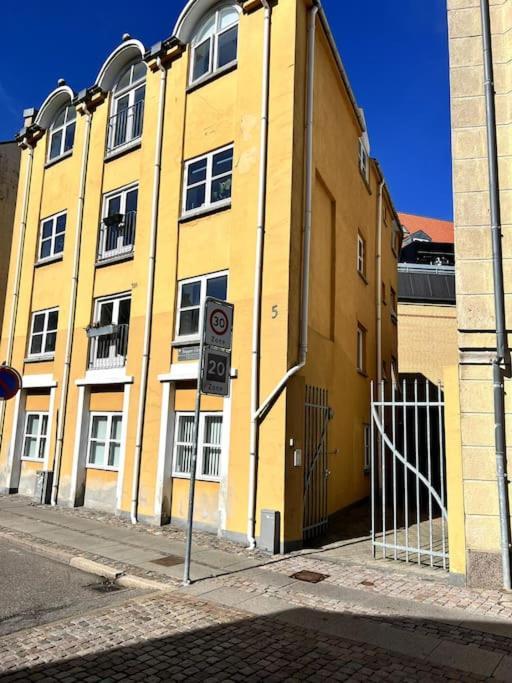 Apartment In The Heart Of Ålborg Exterior foto